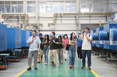 數(shù)字化轉型賦能制造業(yè) 主流媒體走進日豐集團三水生產基地，體驗外呼系統(tǒng)革新應用